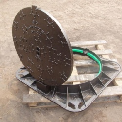 Square frame inner round manhole cover